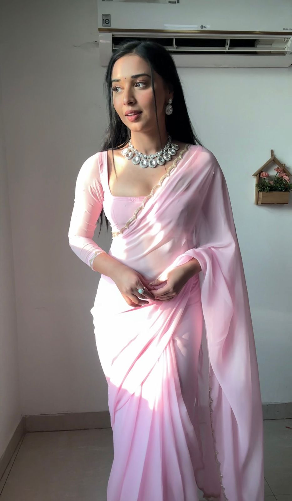 Lustrous Pink Color Georgette Saree: Elegant and Easy-to-Wear for Modern Women