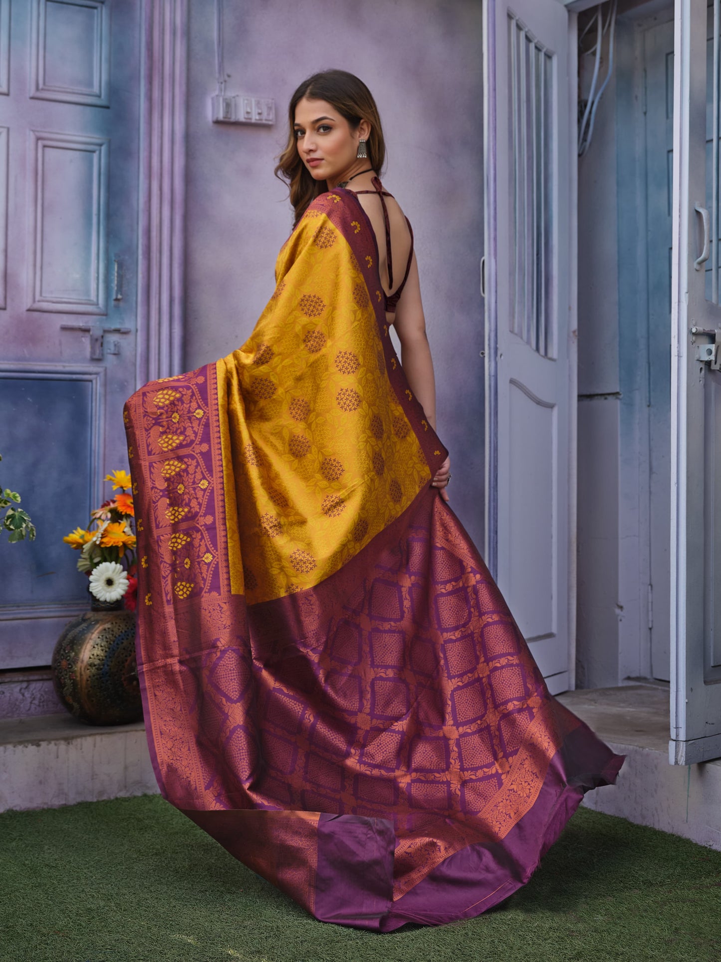 Women's Kanjivaram Pure Soft Silk Handloom Saree Pure Golden Zari